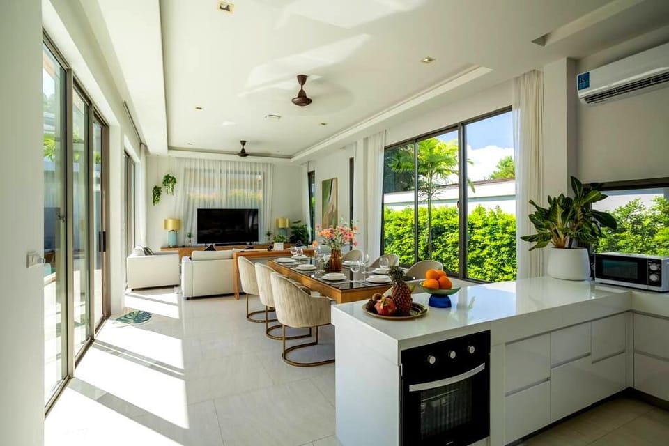 Villa Mimosa III, Spacious 4 Bedroom Private pool  Villa in Rawai