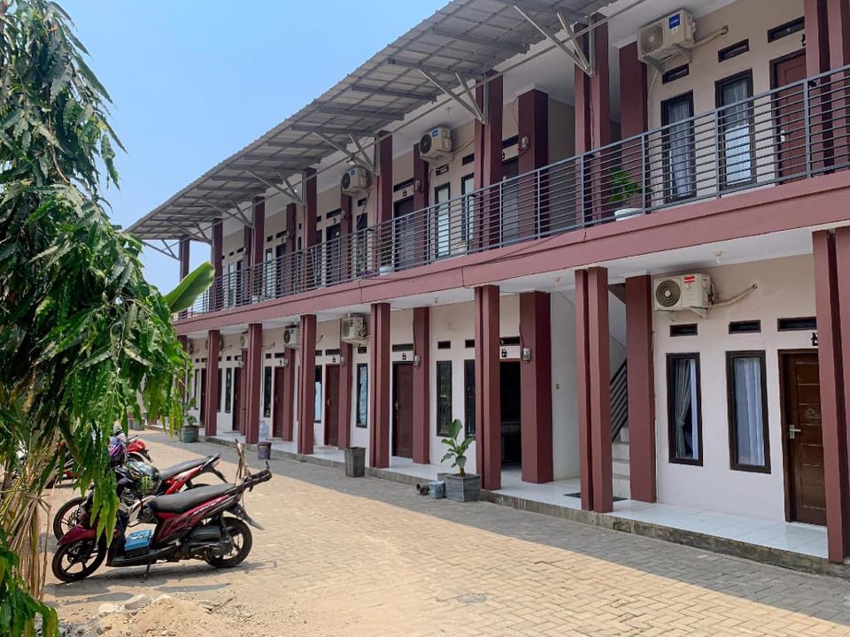 RedDoorz near FKIP UNTIRTA Serang Hotel in Indonesia