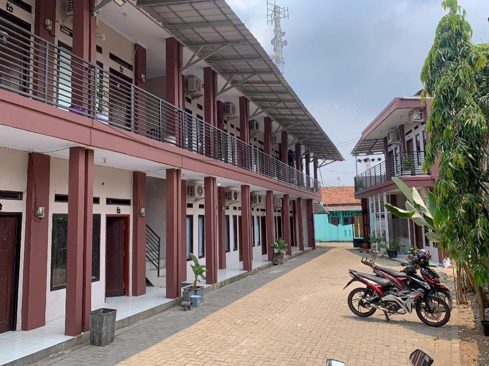 RedDoorz near FKIP UNTIRTA Serang Hotel in Indonesia