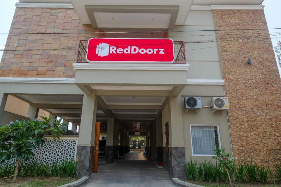RedDoorz Syariah @ Klodran Solo Hotel in Indonesia