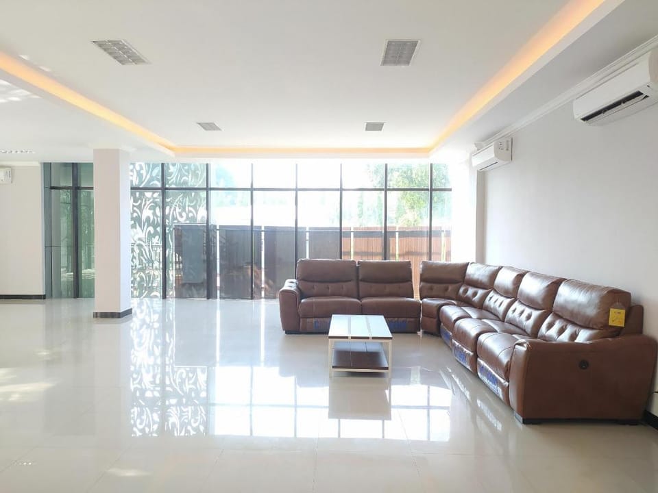 Urbanview Wisma Wirasatya Akpol Semarang by RedDoorz Hotel in Indonesia