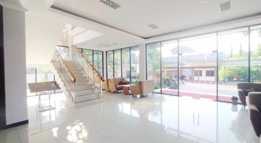 Urbanview Wisma Wirasatya Akpol Semarang by RedDoorz Hotel in Indonesia