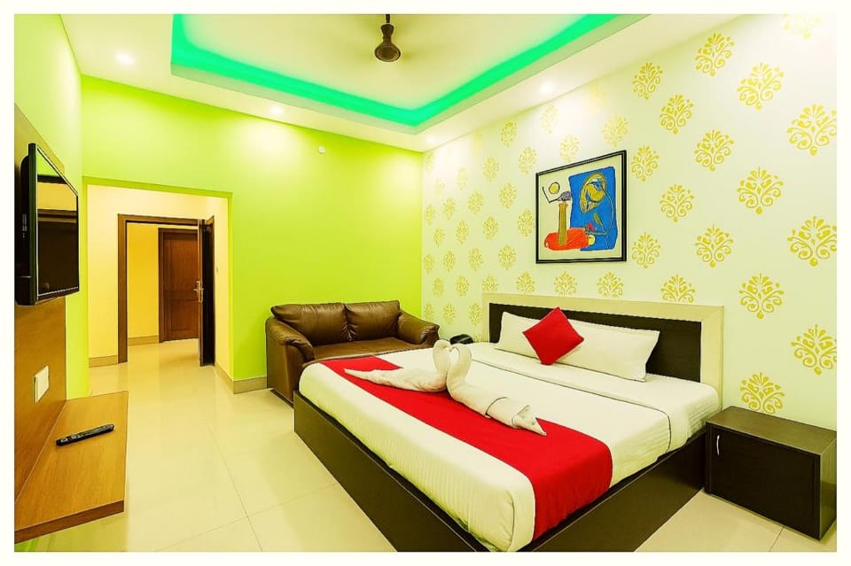 Goroomgo Padoshi Near Light House Sea Beach Puri Hotel in Puri