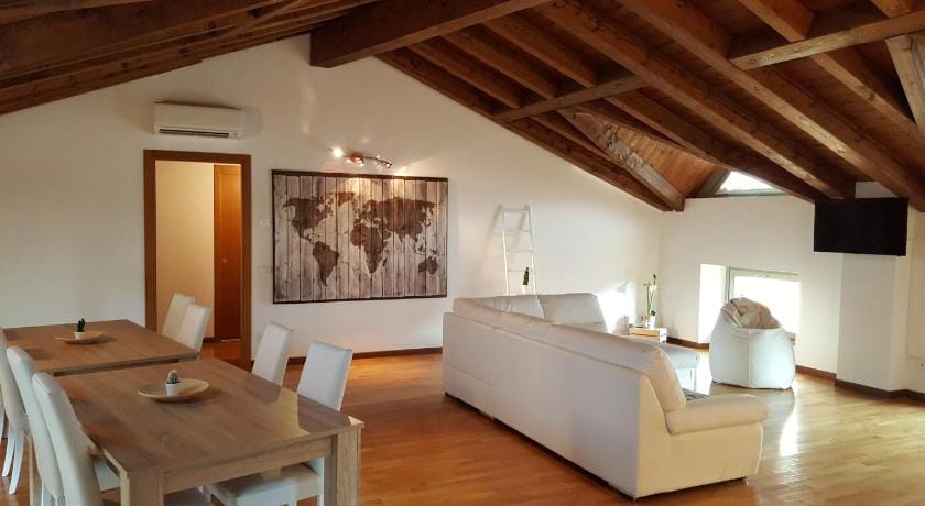 DONIZETTI ROYAL ROOMS Hotel in Lombardy