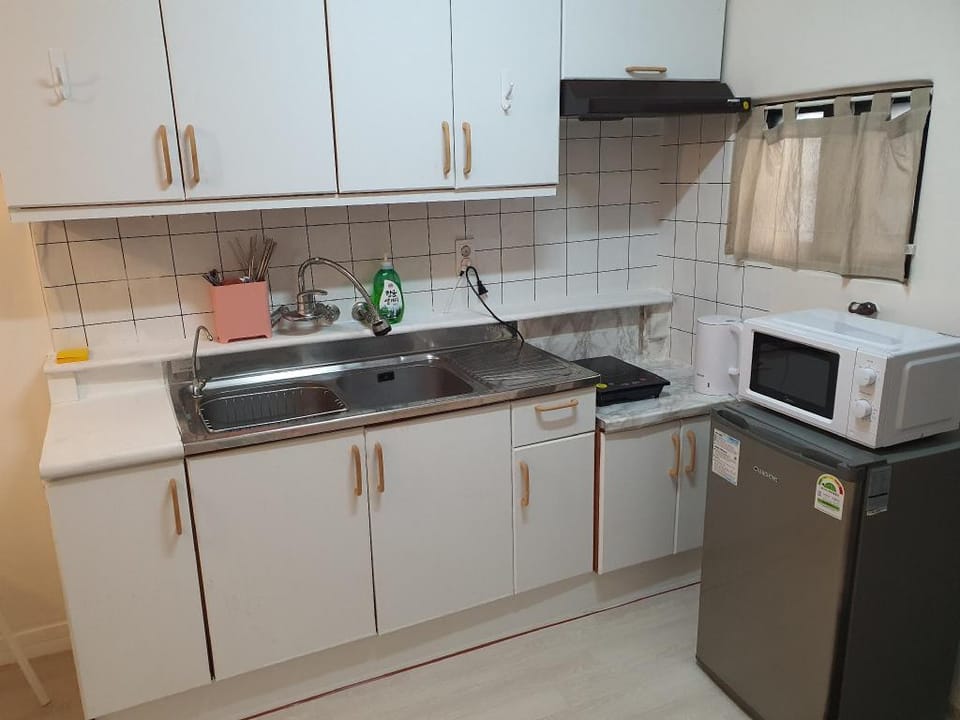 Near Hongik univ,3rooms,4beds, 2nd floor [3]-15 Vacation rental in Seoul