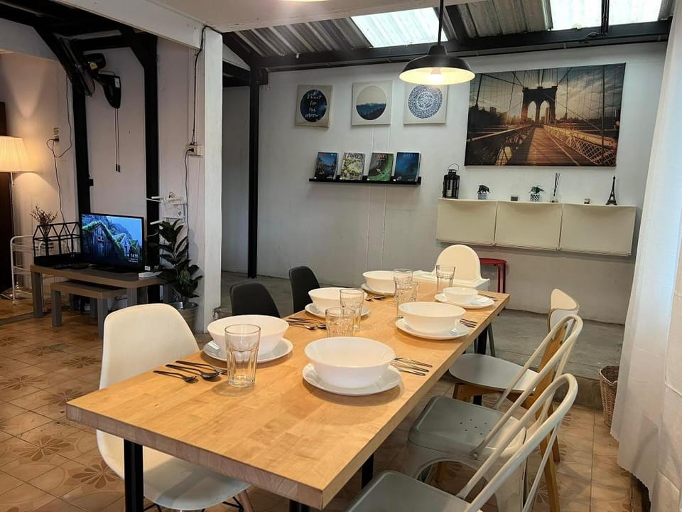 3 bedrooms, 2 bathrooms CozyHome @taopoon station Vacation rental in Bangkok