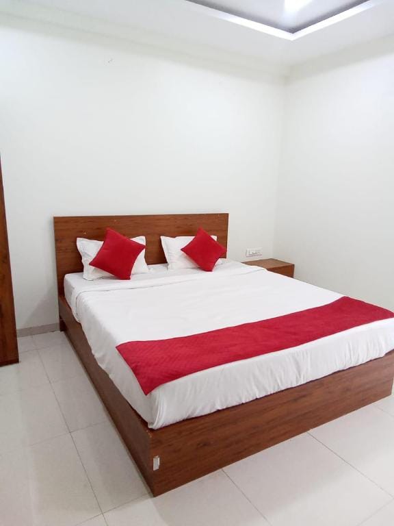 Shelke Mama's Resort & Lodging Hotel in Maharashtra