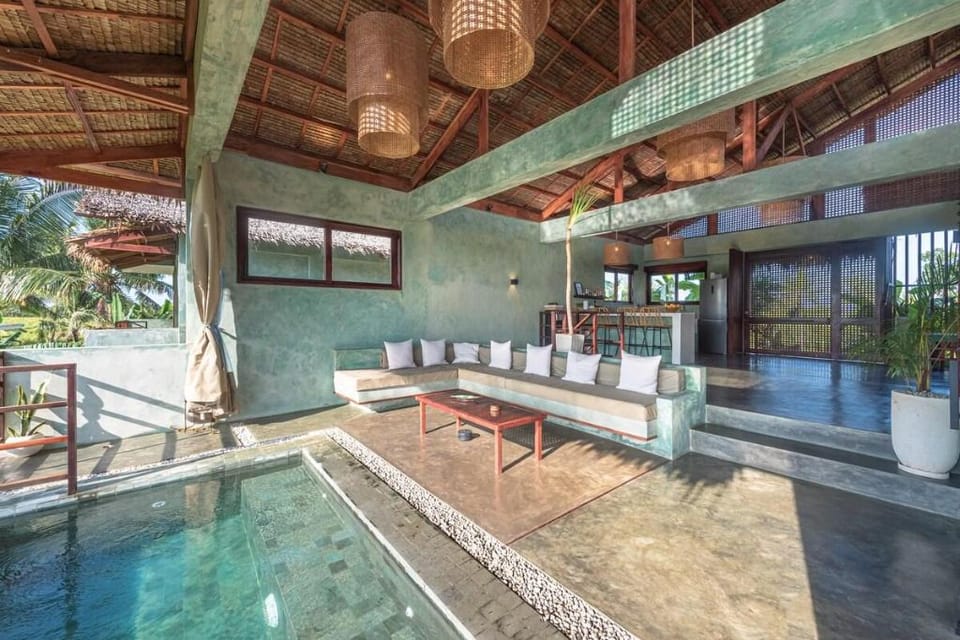 Tanaw Villas - Infinity Pool & Unique 360° Views Villa in General Luna