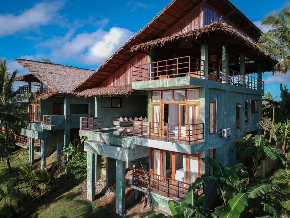 Tanaw Villas - Infinity Pool & Unique 360° Views Villa in General Luna