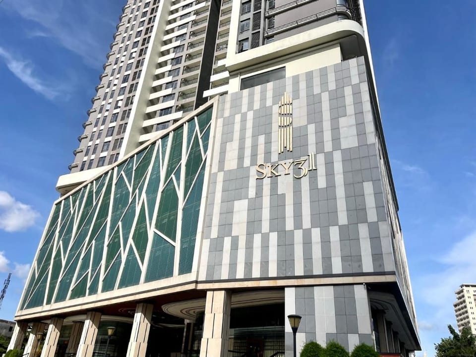SKY 31 Luxurious Condominium 3 bedroom 140 sqM Apartment in Phnom Penh Province