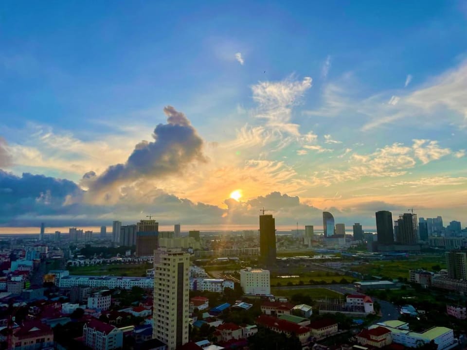 SKY 31 Luxurious Condominium 3 bedroom 140 sqM Apartment in Phnom Penh Province