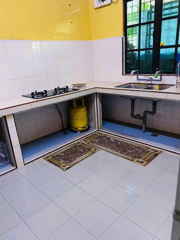 ZR Homestay Chukai 3 Room ( 2 AC + 1 Fan) 2 bath Vacation rental in Terengganu, Malaysia
