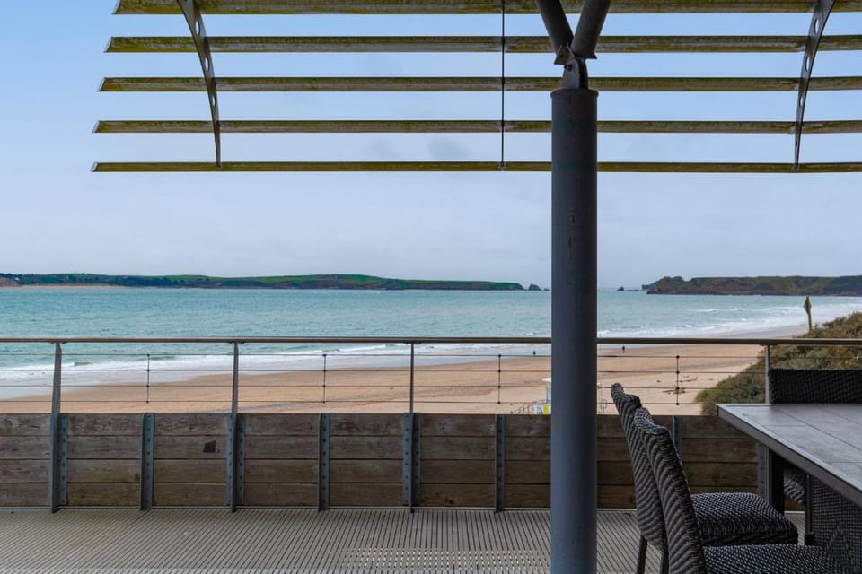 Sea Breeze - Spectacular Sea Views Apartment in Wales
