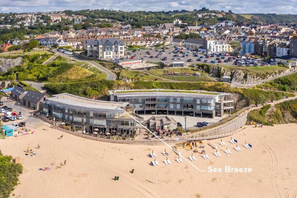 Sea Breeze - Spectacular Sea Views Apartment in Wales