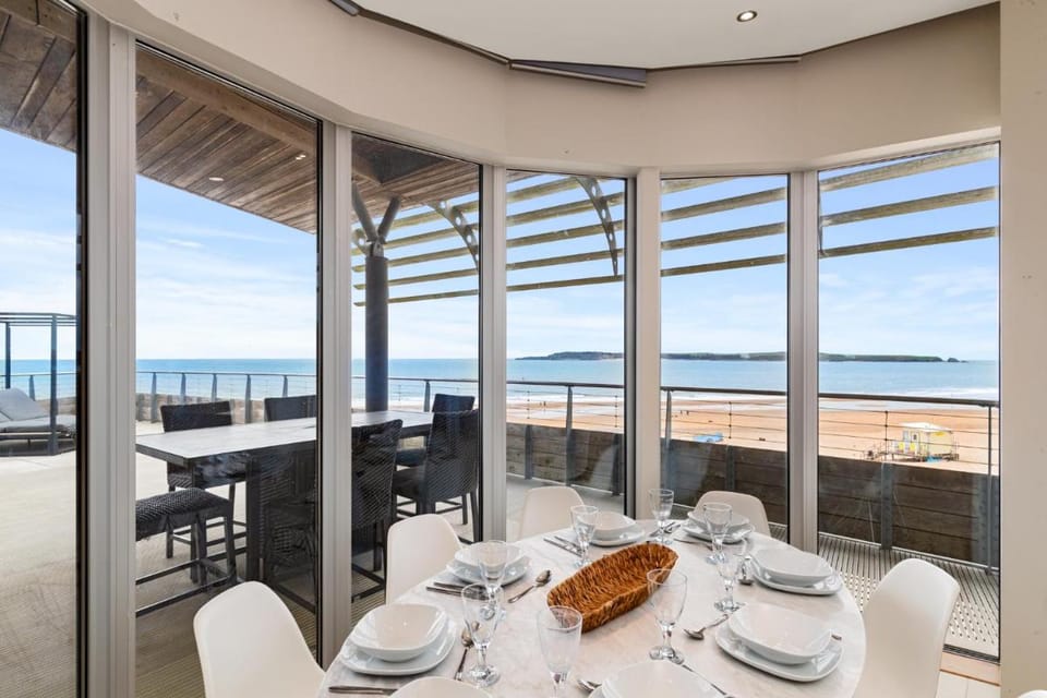 Sea Breeze - Spectacular Sea Views Apartment in Wales