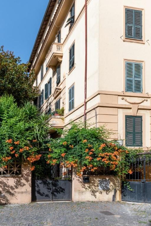 Green window, an oasis of greenery and relaxation. Apartment in Rome
