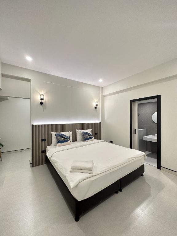 NOW'S HOSTEL Apartment in Chon Buri Changwat