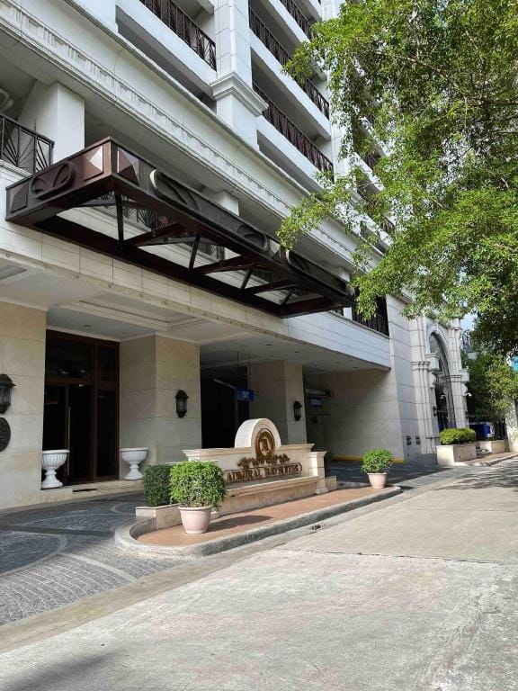 Admiral Baysuit 1br Condo Unit by Jack N' Jello Apartment in Manila City