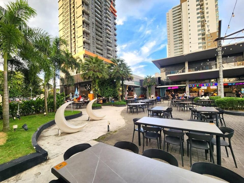 Loft Suite Seaview JB CIQ 7Pax Apartment in Johor Bahru