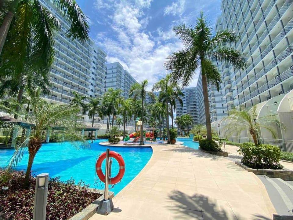 Serene Suite Amenity View & near MOA with Wi-Fi Apartment in Pasay