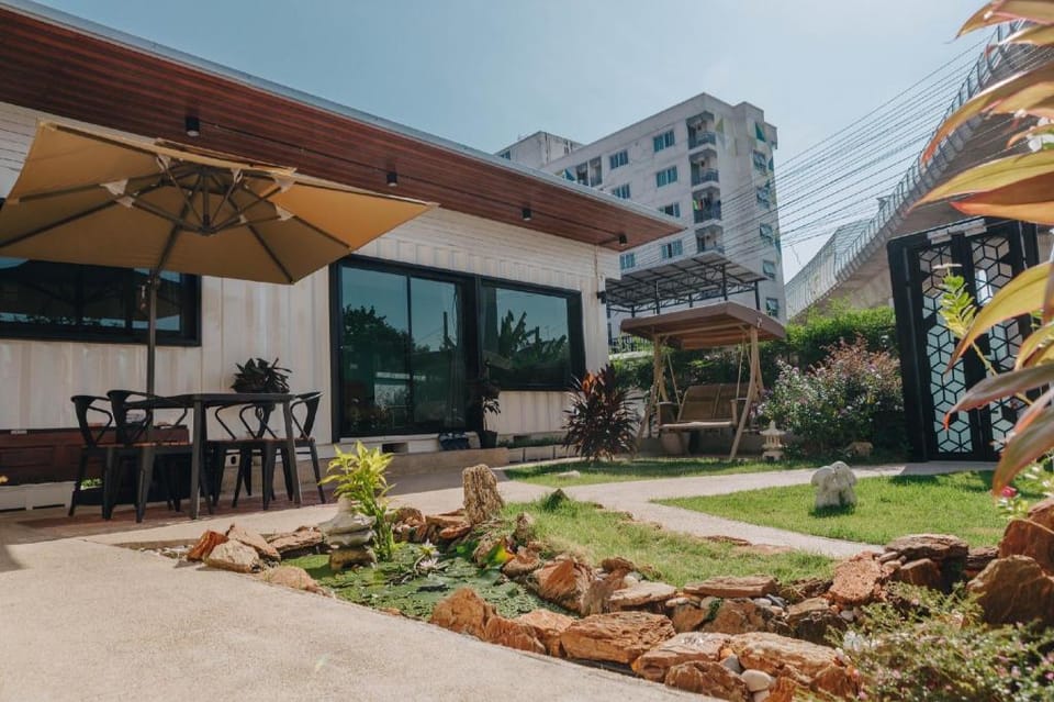 Beautiful courtyard with two bedrooms two bathroom Vacation rental in Bangkok