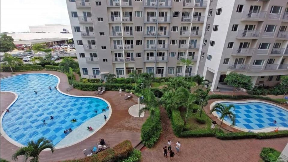 Cozy 1BR Condo at South Residences (WIFI, Netflix) Apartment in Las Pinas