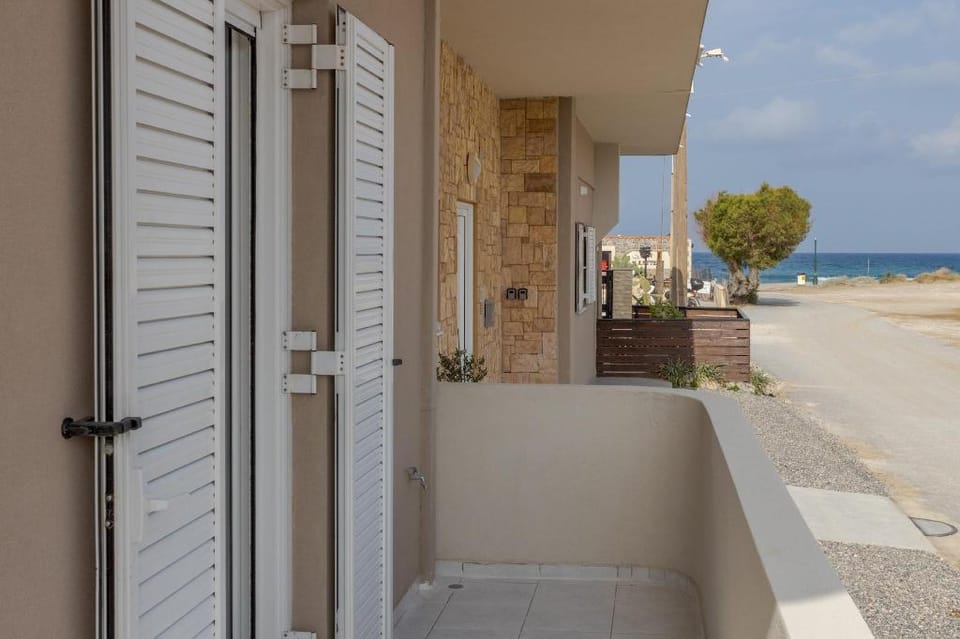 Myra Mare Brown Suite by Estia Country House in Heraklion