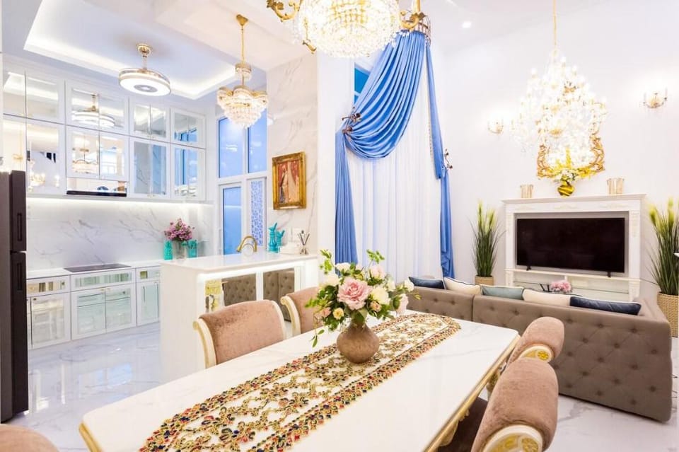 Stunning Luxury Private Home walk to Shopping mall Vacation rental in Bangkok
