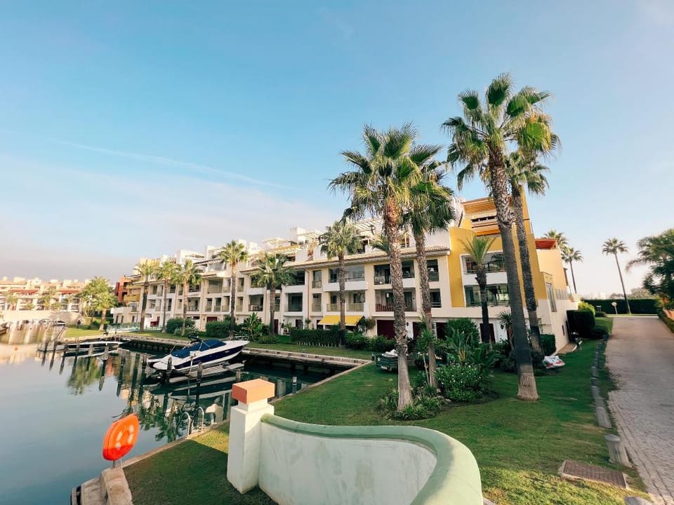 Sotogrande Alboaire Waterfront luxury 4bedroom apt Apartment in Andalusia