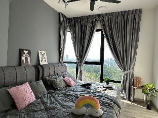 Serene Retreat @ JB Mosaic 2+1BR 4Queen 8-14pax Vacation rental in Johor Bahru