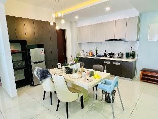 Minsu Pearl Suits Full Sea View 4BR @ L35 8-11Pax Vacation rental in Johor Bahru