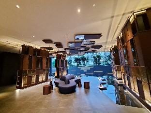 Downtown Chic Condo Rooftop Pool #EN26515 Apartment in Pattaya City