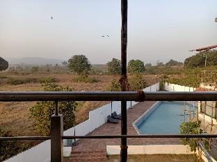 Ivy Pali Studio Rooms 2, Near Adlabs Imagica Pali Apartment in Maharashtra
