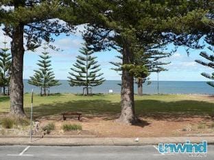 Breeze Beachfront Apartment no 1 - First Floor Apartment in Victor Harbor