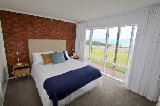 Southern Sands' Beachfront Apartment Apartment in Port Elliot