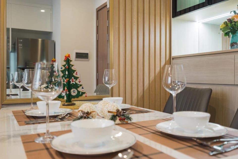 BOM HOMES- VINHOMES SKYLAKE- SERVICE APARTMENt Apartment in Laos