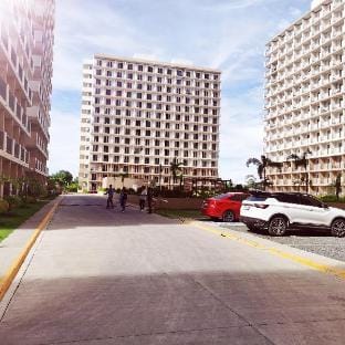 Affordable Condo with Pool, Shower Heater & Wi-Fi Apartment in Lapu-Lapu City