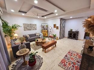 Maple Key Stays - AAA Home - Vasant Kunj Apartment in New Delhi