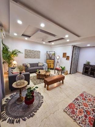 Maple Key Stays - AAA Home - Vasant Kunj Apartment in New Delhi