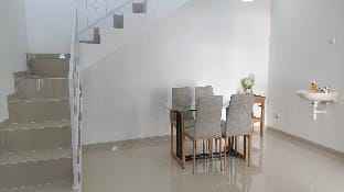 Keyndra House X Vacation rental in Indonesia