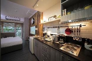 Cozy Shell Residences Condo with Balcony—Pool View Apartment in Pasay