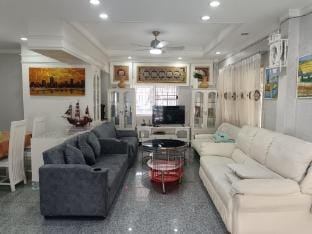teppsit road 5 BR Villa Villa in Pattaya City