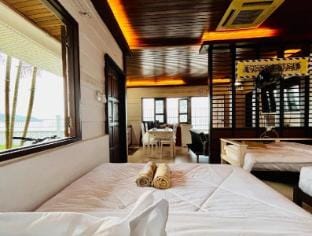 Beach-Front Mini Chalet by StayCo-Seaview pool,Ps5 Vacation rental in Penang