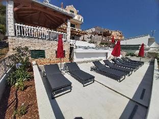 Infinity Pool, Stunning Sea View, Apartment 2 Apartment in Okrug Gornji