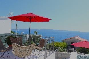 Stunning sea view apartment with infinity swimming pool a1 Apartment in Okrug Gornji