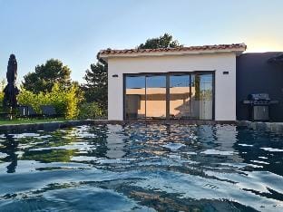 Villa de Luxe en Provence - Piscine chauffée, Puget France Apartment in Provence-Alpes-Côte d'Azur
