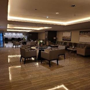 Modern 1br Condo w/ View near Airport & Sky Way - 5759 Apartment in Makati