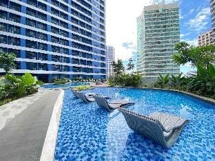 Modern 1br Condo w/ View near Airport & Sky Way - 5759 Apartment in Makati