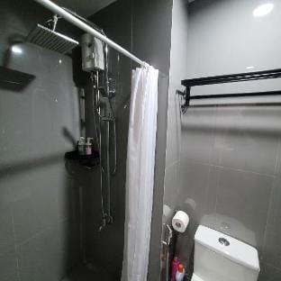 Chic 1br Pool View Balcony near Airport & Sky Way - 1721 Apartment in Makati