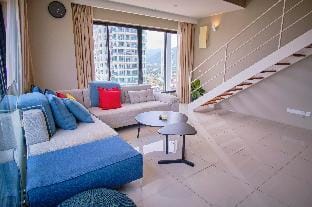 68PG Sunrise Gurney Seafront Seaview Duplex S5 Apartment in George Town